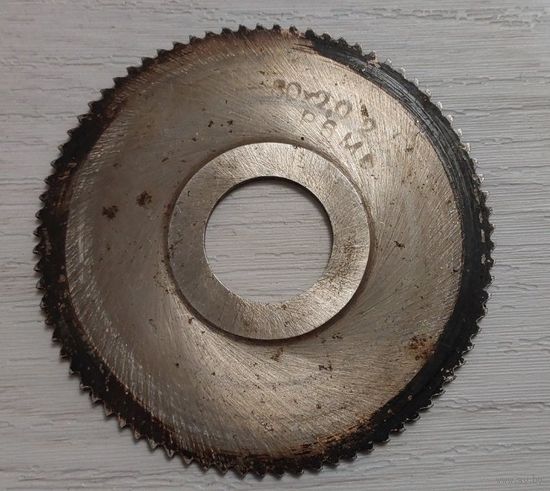 Фреза отрезная 80 мм. Сделано в СССР. Толщина  2,0 мм.    Посадка - 22 мм.  Материал - Р6М5.