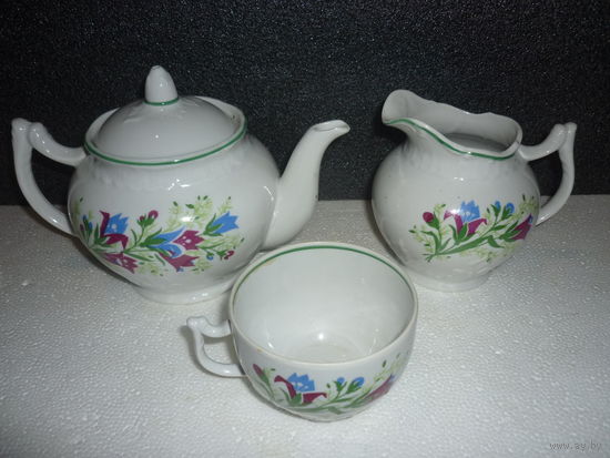 Старые Сливочник , Чайник и чашка. Тонкий Фарфор с рельефом. Вербилки . СССР