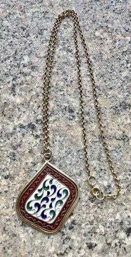 Кулон на цепочке. Колье