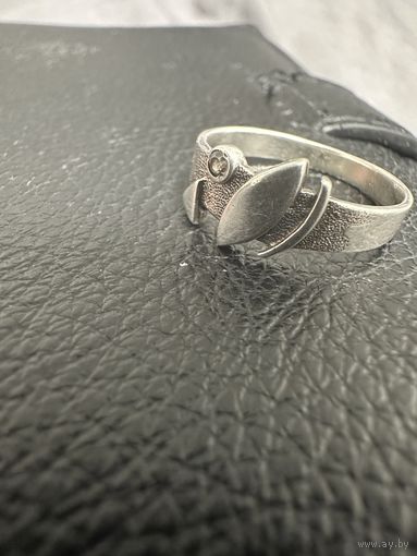 Кольцо. Серебро 925 пробы с камнем женское