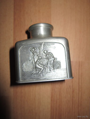 Чернильница старая . Четыре поры года . Клеймо