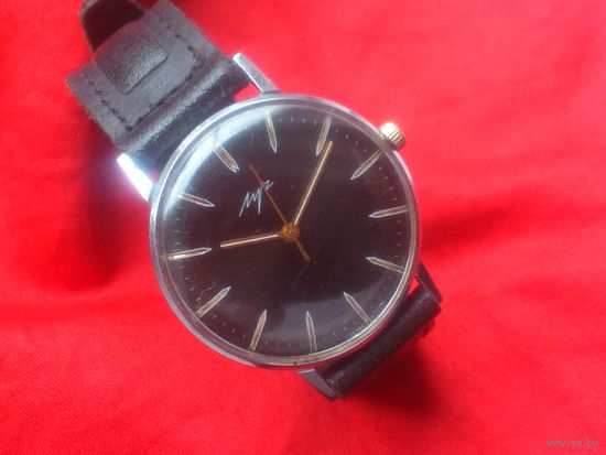 Часы  ЛУЧ 2209 ЧЕРНЫЙ SLIM из СССР 1970-х в ДОСТОЙНОМ СОСТОЯНИИ