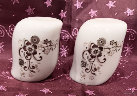 Солонка и перечница. Дизайн Ингер Вааге. Норвегия(?) 7х5 см.