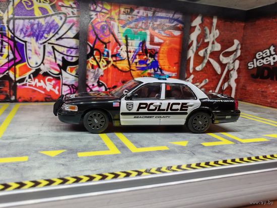 Коллекционная модель 1/64 Rollin Ford Crown Victoria NFS Police APAxpo