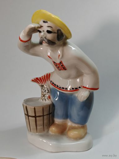 Статуэтка "Рыбак" фарфор, ЗХК Полонне СССР.