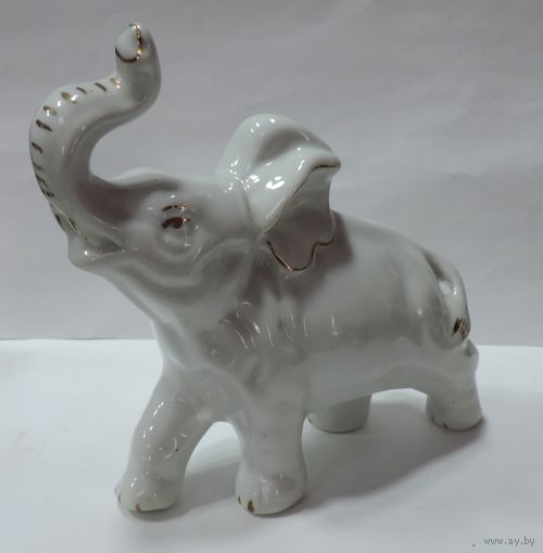 Статуэтка фарфоровая "Слон" 70-80-е годы Европа. Высота 15.5 см.