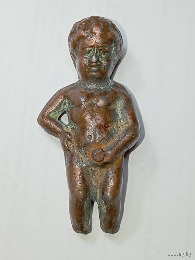 Писающий мальчик , бронза .