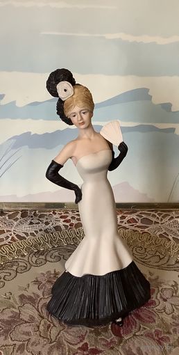Статуэтка коллекционная Дама с веером Wedgwood Англия винтаж Редкая !