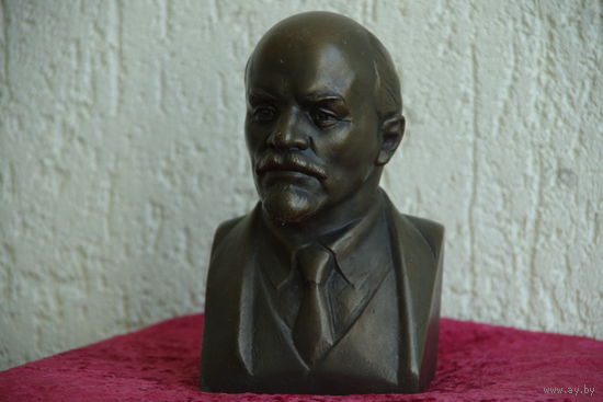 Бюст  Ленин  ( авт. Врубель  )  высота 20 см
