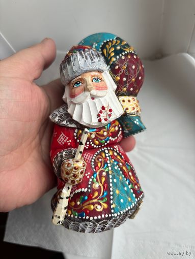 Деревянный Дед Мороз с точечной росписью и березовым посохом (высота 13,5 см)