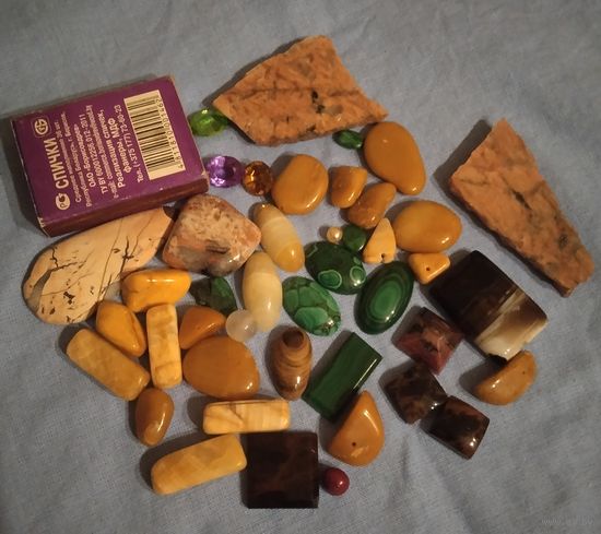 Натуральные камни для украшений. Одним лотом.