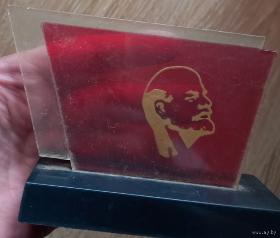 Медальон Ленин-настольный