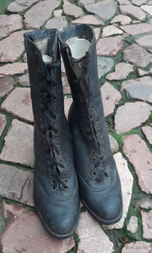 Ботики на шнуровке, ботинки женские старинные. Этнография, костюм.