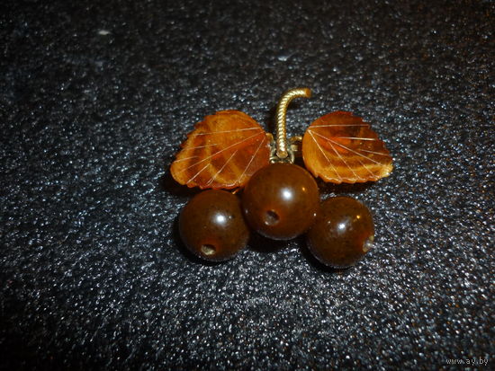 С Рубля!!Янтарная Брошь Вишни Старая Германия (SBM) 20-40-ые