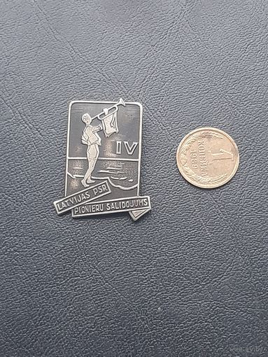 Значок тяжелый Пионерия Латвия
