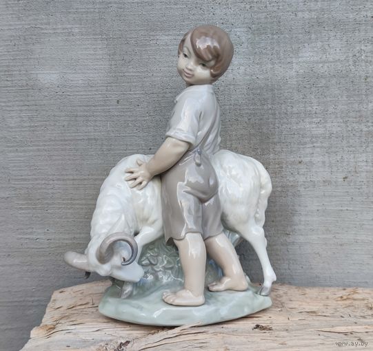 Lladro Nao Мальчик с бараном статуэтка Испания