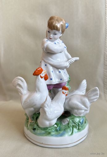 Девочка кормит кур. ДУЛЕВО. С рубля