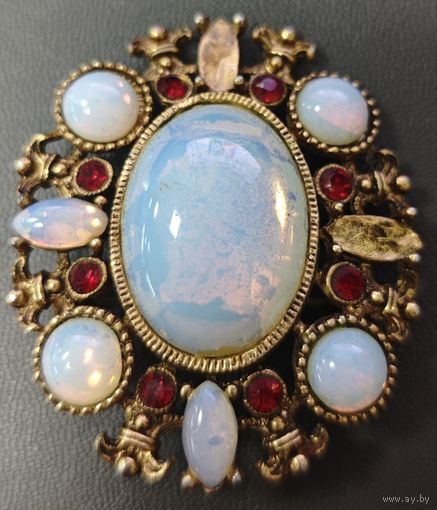 Брошь Лунный камень ,опаловое стекло. СССР