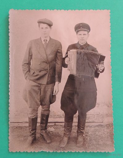 Фото "Женихи с гармошкой", Барановичи, 1940 г.