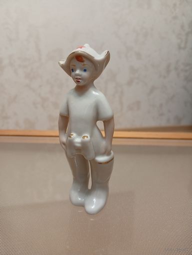 Статуэтка фарфоровая Юный пограничник СССР