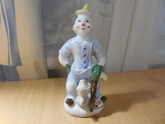 Фарфоровая статуэтка. Клоун.