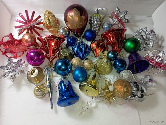 Ёлочные игрушки большой лот с рубля .