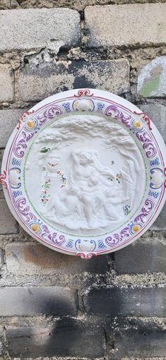 Барельеф Мадонна