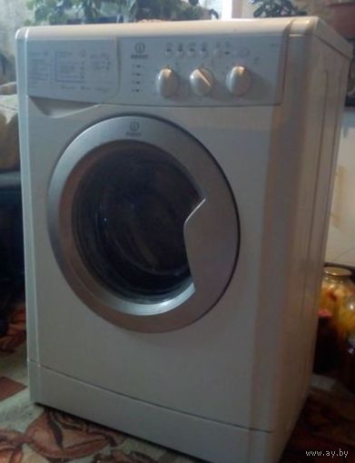 Стиралка Indesit WISL 83 А+ 4.5 кг 800 об узкая 40 см