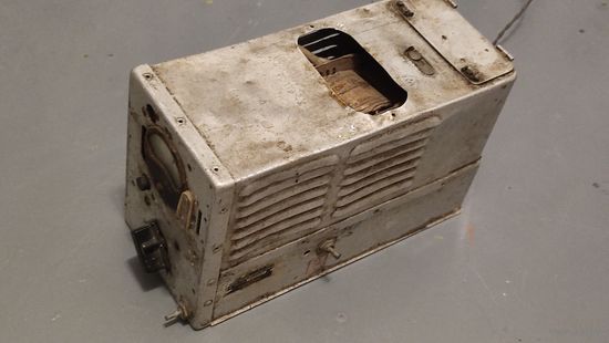 Корпус Радиопередатчика BC-458-A времён WW2 USA,переделан под зарядное