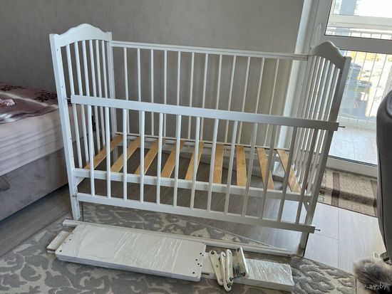 Детская кроватка приставная Bambini с маятником, матрасом, наматрасником