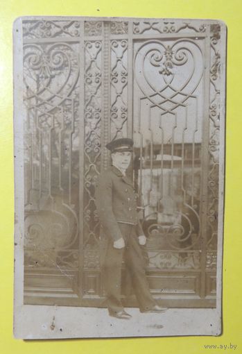 Фото "Швейцар у ресторана", до  1917 г.