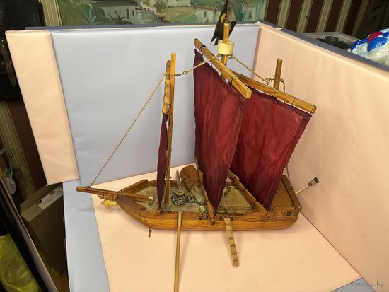 Деревянная модель русского плоскодонного парусно-гребного судна