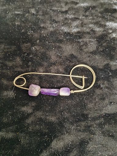 Брошь булавка с аметистом