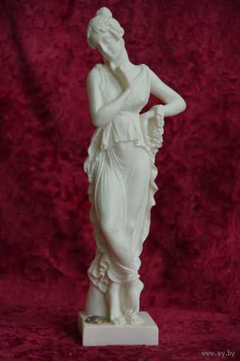 Статуэтка ( худ. пластик ) Италия  24,5 см  ( целая )