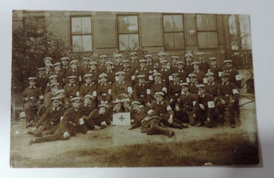 Фото немецких военных красного креста. 1-я мировая война  1915 г. Германия. Размер 8.7-13.7 см.