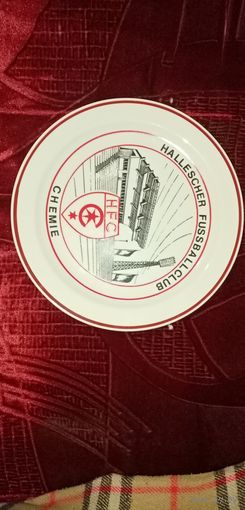 Тарелка сувенирная 25 см. Германия. Г. Д. Р. Футбольный клуб.