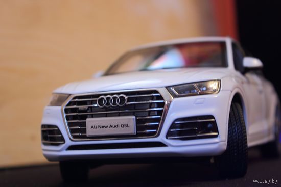 Модель Audi Q5L (1:18)