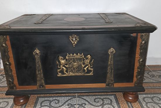 Сундук. Винтаж. Европа.