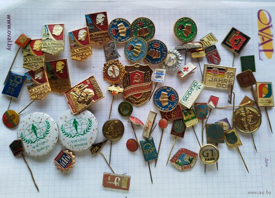 Значки 58 шт. Заколки целые
