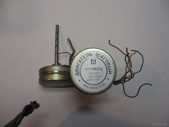 Двигатель шаговый М3.597.005  U=12V Iср=0,25А Шаг=7,5 град  -  цена снижена