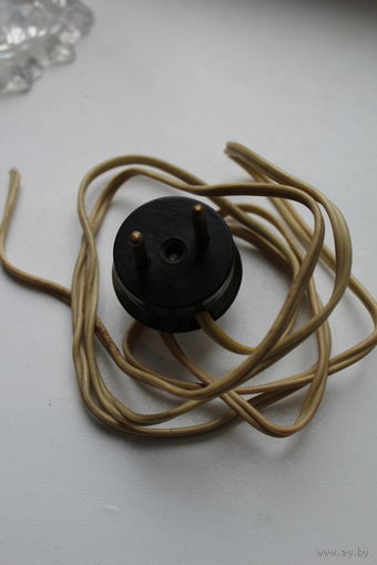 Винтажная карболитовая вилка с медным родным проводом от советской аудиотехники