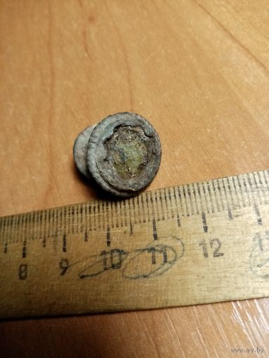 Древняя запонка со стеклошком