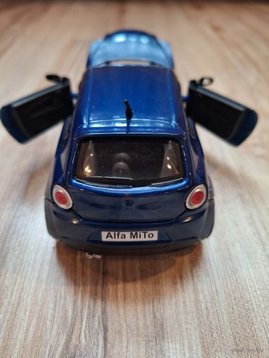 Модель авто Alfa Romeo MiTo Bburago 1:24