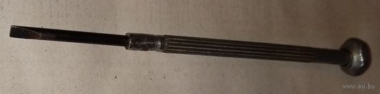 Отвертка малая.