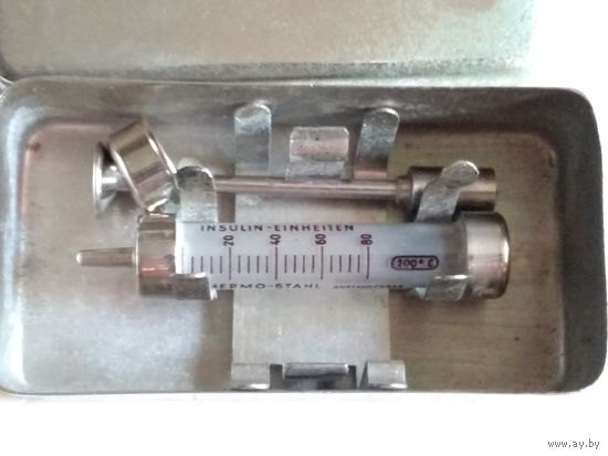 WW II.Металлический стерилизатор с шприцом-THERMO-STAHL INJECTA STEINACH.MADE IN GERMANY.INSULIN-EINHEITEN.
