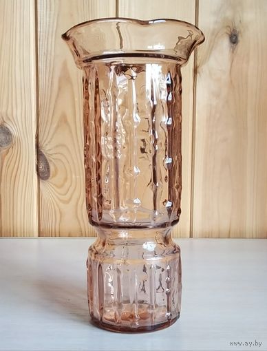Ваза. Цветное, карамельное стекло. Период СССР. Высота - 20,5 см.