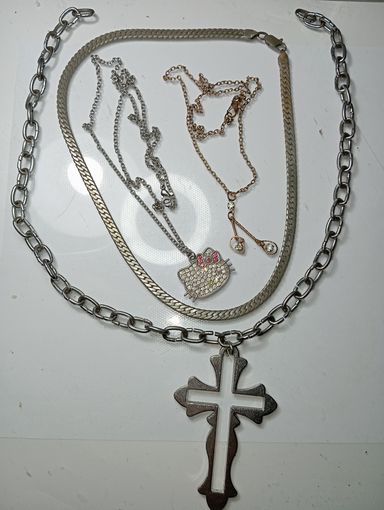 Цепочки  с кулонами , с рубля !