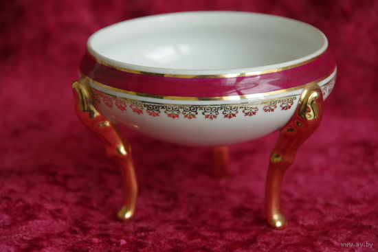 Ваза фарфоровая ( Франция . LIMOGES ) высота 7,5 см , диаметр 10 см (целая )