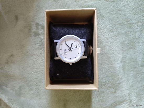 Часы наручные Лида Лакокраска 55 лет Луч