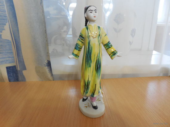 Фарфоровая статуэтка "Узбечка". Ломоносовский. (ЛФЗ).